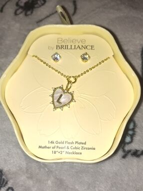 Gold Heart Initial L Pendant Necklace & Stud Earrings - L